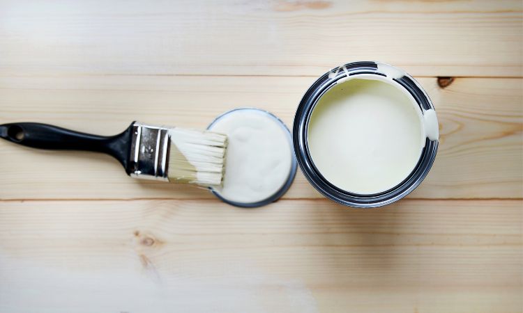 Lagerung von Farben und Autolacken